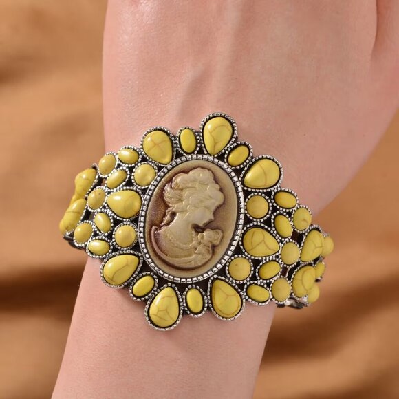 Yellow Howlite and Cameo Bangle Bracelet in Silvertone (7") 26.00 ctw - Picture 2 of 3